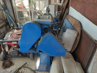 Torno industrial de metal