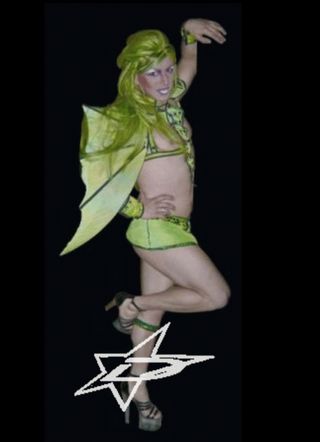 PELUCA DRAG QUEEN VERDE CON MECHAS NEGRAS