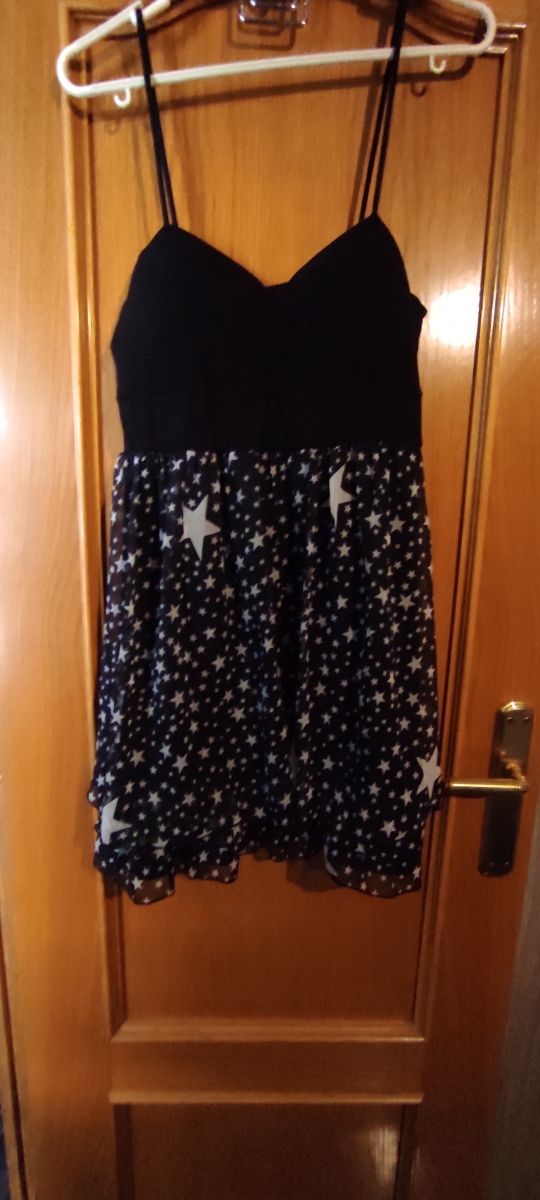 vestido negro con estrellas