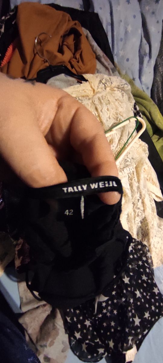 vestido negro con estrellas