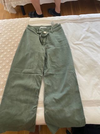 Pantalón tiro ancho verde militar
