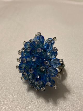 Anello con cristalli azzurri