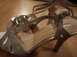 Vendo sandalias plateada fosco como nueva