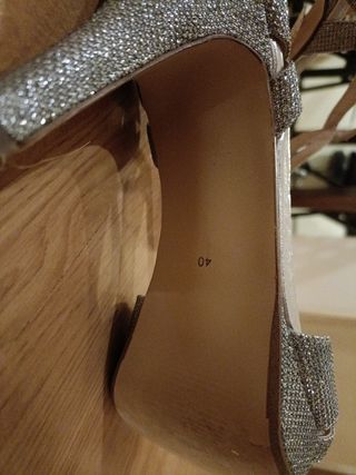 Vendo sandalias plateada fosco como nueva