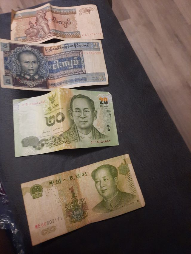 4 billetes asiaticos