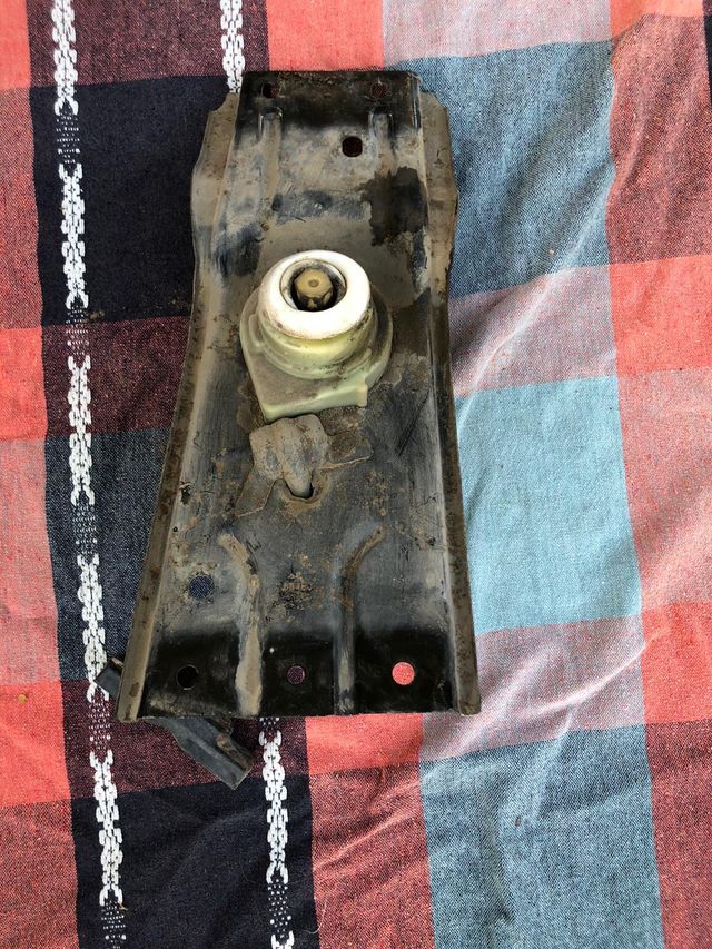 soporte rueda repuesto chrysler voyager