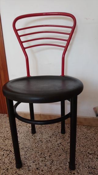 Sillas robustas de HIERRO negras y rojas