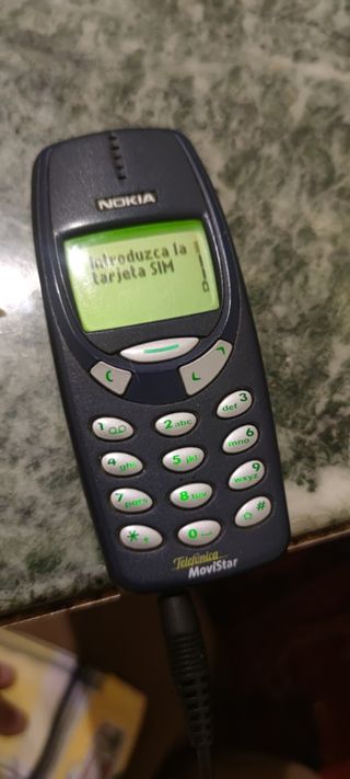 teléfono Nokia 3310 antiguo