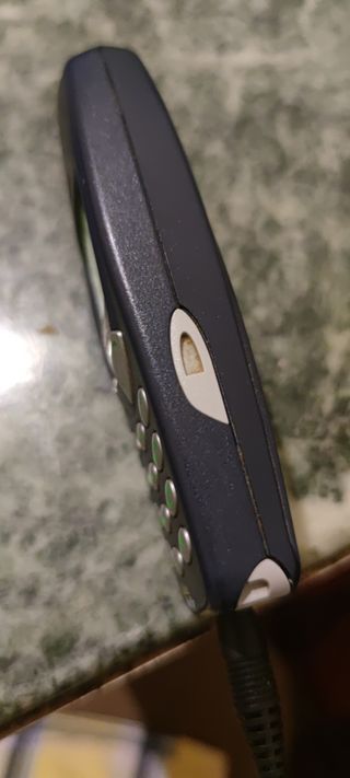 teléfono Nokia 3310 antiguo