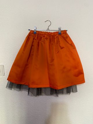 Falda naranja con tul negro
