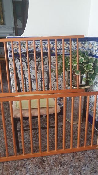 Cuna  de madera, desmontable.
