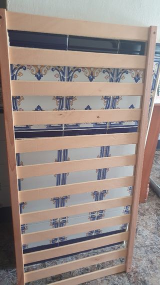 Cuna  de madera, desmontable.