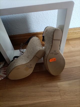 CUÑAS PIEL SANDALIAS