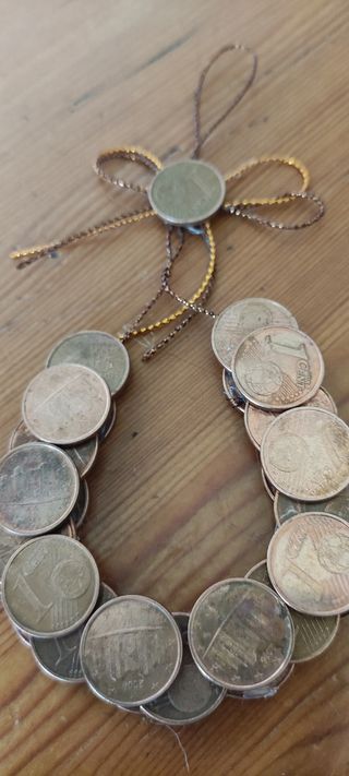 Ferro di cavallo fatto con monete di rame