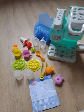 Juego cafetería pastelería Play Doh + regalo.