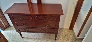 mueble con cajonera muy antiguo y bien conservado