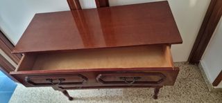 mueble con cajonera muy antiguo y bien conservado