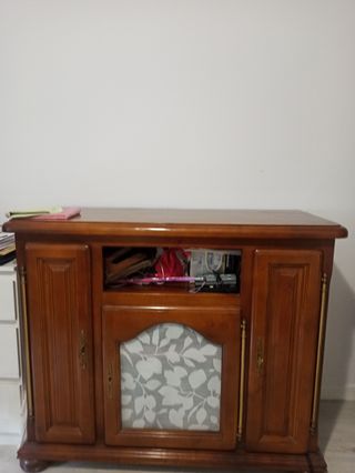 Aparador mediano muy nuevo abedul nuevo
