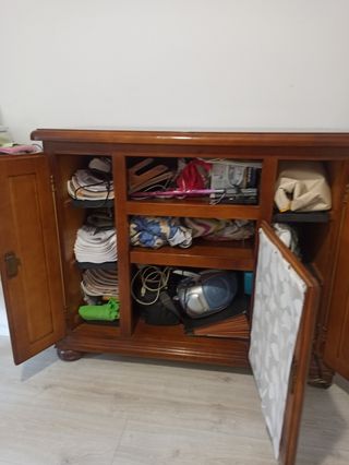 Aparador mediano muy nuevo abedul nuevo