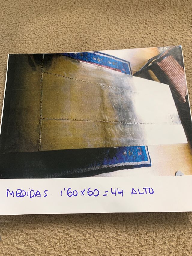 Mesa d centro d madera maciza y bronce remachada