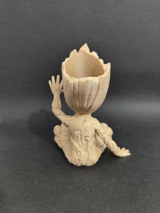 Maceta Groot versión mano levantada en 3D