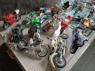 Motos