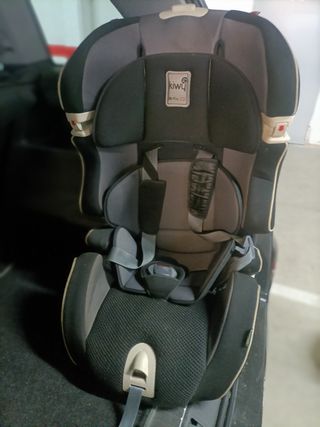 Silla kiwi para coches En Menorca. Muy poco uso.