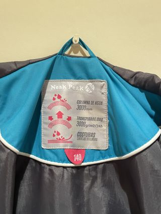 Chubasquero impermeable de Neak Peak