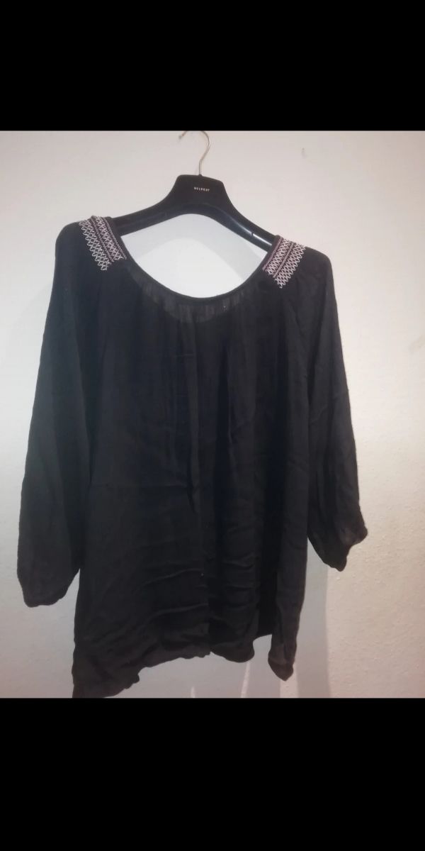 túnica con bordados 