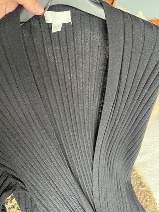 Chaqueta negra larga punto hm tallas grandes