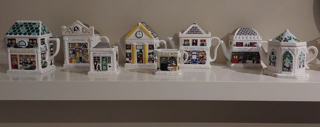 Juego de 6 teteras + azucarero y lechera.