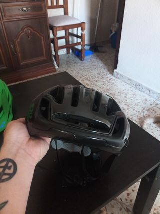 casco Bollé con luz trasera 