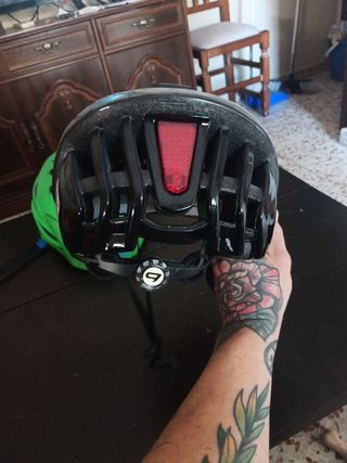 casco Bollé con luz trasera