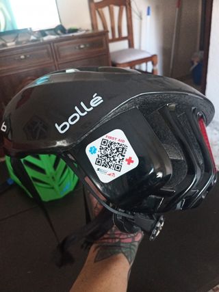 casco Bollé con luz trasera