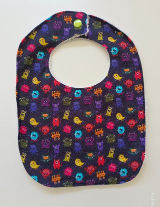 babero monstruitos
