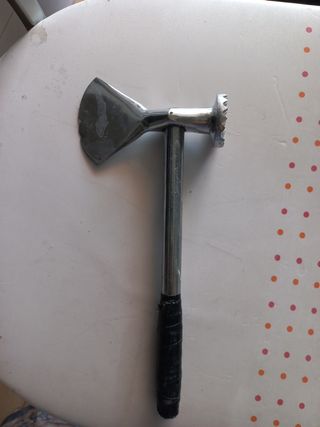 hacha con ablandador de carne