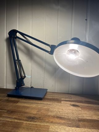 Lámpara de diseño LUPELA con base de hierro