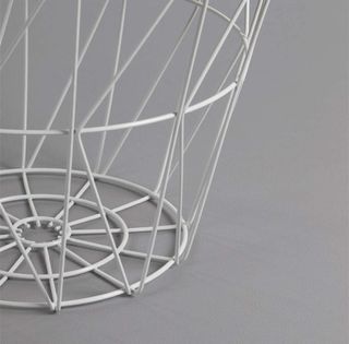 mesa minimalista  (liquidación).