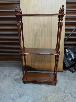 Estanteria de castaño.