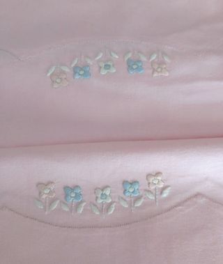 Sabana Rosa de 105 bordada. Rebajadade 24a 20€
