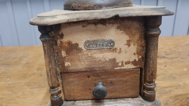 Antiguo molinillo de café