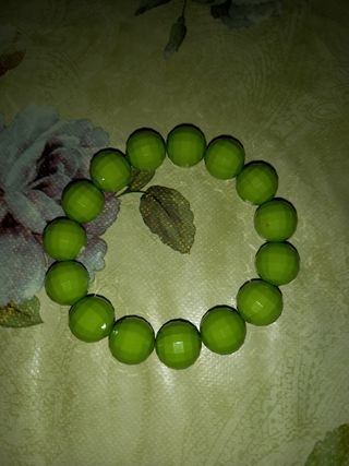 PULSERA VERDE DE BOLAS