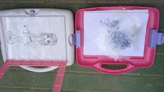 Juego de calcomania para niñas