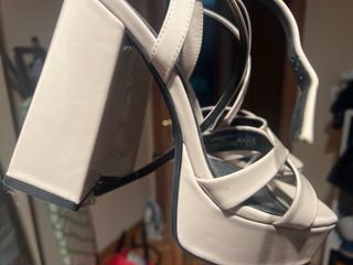 Sandalia tacon zara