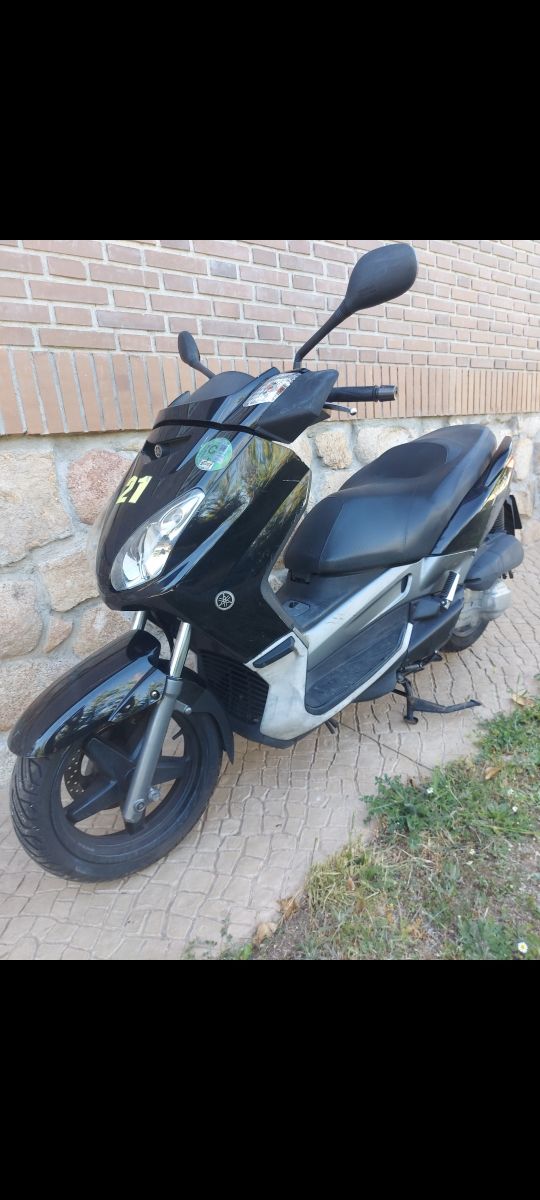 Yamaha x max 250 Cacha trasera izquierda