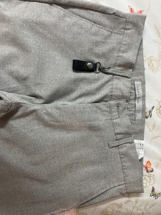 Pantalón gris de vestir talla 38 marca Zara 