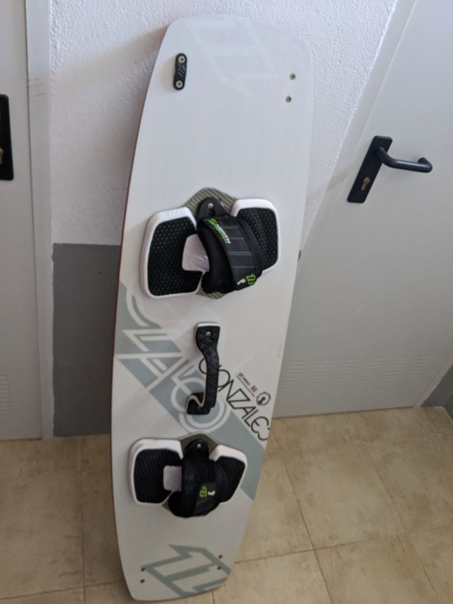 Tabla Kitesurf GONZALES de segunda mano por 180 EUR en Madrid en WALLAPOP