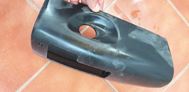 carcasa inferior bombin de arranque Ford escort