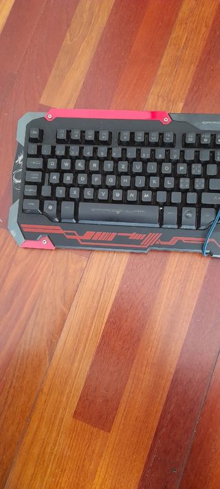 Teclado para pc por usb em bom estado com rgb