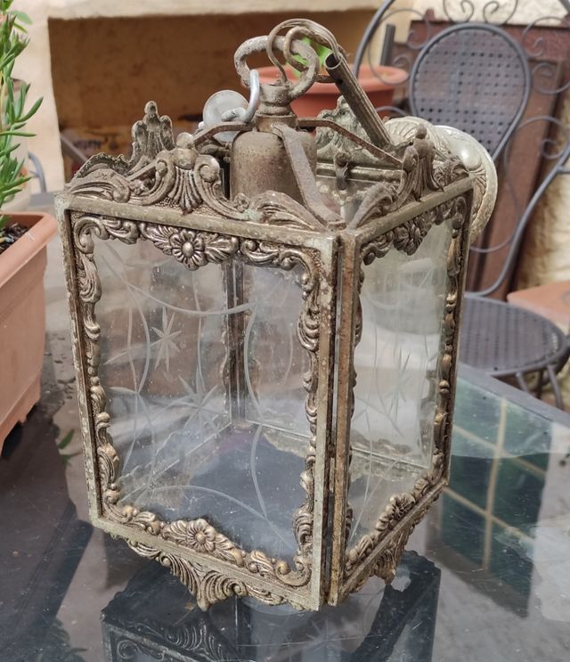 Lámpara de bronce para jardín o interior